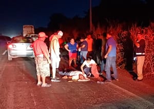 ¡CAE DE LA MOTO Y TERMINA RASPADO EN EL PAVIMENTO!