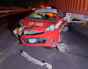 ¡TAXI DESTROZADO EN CARAMBOLA! - VERACRUZ-CARDEL