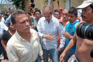 ¡ATACAN A YUNES! - AL ESTILO “400 PUEBLOS”...