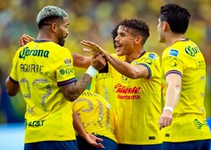 ¡SE APUNTAN CLASICO! - *América vence a las Chivas en Houston 2-0 en amistoso