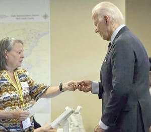 ¡JOE BIDEN SE ADELANTA Y VOTA EN DELAWARE!