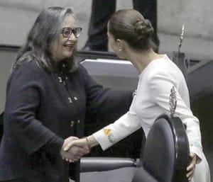 ¡AMLO EVITA SALUDAR A MINISTRA NORMA PIÑA!