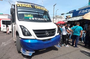 ¡CAMIÓN “VERGEL” ARROLLÓ A DON MOISÉS EN EL MERCADO!