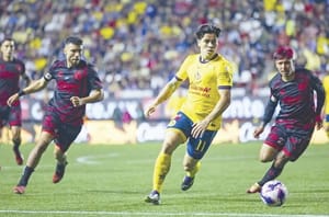 ¡SUFRE VÍCTOR DÁVILA DEL AMÉRICA FRACTURA DE PERONÉ Y ES BAJA!