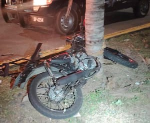 ¡BORRACHIN MOTORIZADO SE ESTRELLA CONTRA LA PALMERA! - FRENTE A LAS PLAYAS DEL CONCHAL