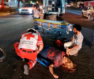 ¡PAREJA EN MOTOCICLETA ARROLLADA POR UN CAFRE!