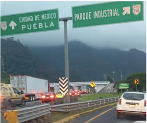 A VUELTA DE RUEDA! Tras derrumbe en Maltrata. Largas filas de vehículos en la Veracruz-Xalapa