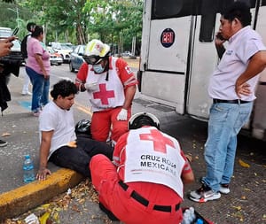 ¡CAMIÓN SE PASA EL ALTO Y EMBISTIÓ A “JINETE DE ACERO”!