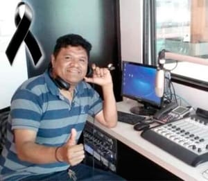 ¡ASESINADOS A MACHETAZOS! - EX PRODUCTOR DE RADIO Y OTRO HOMBRE APARECEN MUERTOS EN CATEMACO