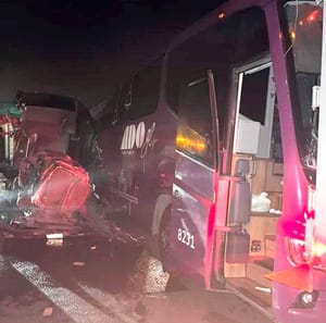 ¡CARAMBOLAZO: 6 HERIDOS! - *UN ADO, DOS CAMIONES DE CARGA Y DOS CAMIONETAS *AUTOPISTA CÓRDOBA-VERACRUZ