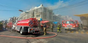 ¡INCENDIO EN EL MERCADO SE QUEMÓ BODEGAS MÁS!