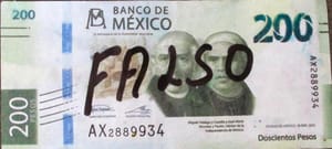 ¡PAGAN CON BILLETE FALSO DE 200 PESOS EN EL MERCADO HIDALGO!