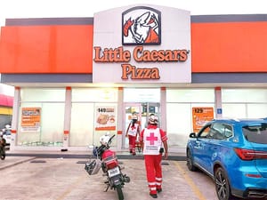 ¡ABUELITO FALLECE EN LA PIZZERÍA!