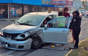 ¡DOS LESIONADOS EN “TORTAZO” EN LA AVENIDA CUAUHTÉMOC!