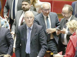 ¡DIPUTADOS TUMBAN AL GOBIERNO EN FRANCIA! - EL PRESIDENTE EMMANUEL MACRON EVALÚA OPCIONES