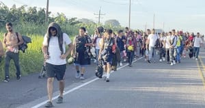 ¡LOS DESPLAZADOS DEL SURESTE  MEXICANO LLEGAN A CIUDADES FRONTERIZAS DE MÉXICO CON EU!