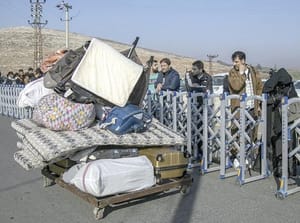 ¡MILES DE SIRIOS HACEN FILA EN LA FRONTERA TURCA CON LA ESPERANZA DE VOLVER A CASA!