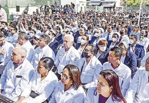 ¡DESEMPLEO DE MÉDICOS MEXICANOS, FRENTE A LA CONTRATACIÓN DE CUBANOS, UN FALLO EN EL SISTEMA DE SALUD: "THE LANCET"!