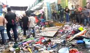 ¡EXPLOSIÓN DE COHETES EN EL MERCADO! - CUATRO HERIDOS EN TEZONAPA