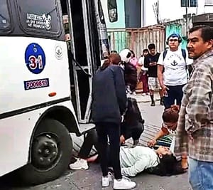 ¡CAMIÓN DE PASAJE LE FRACTURA LA PIERNA A JOVENCITA!