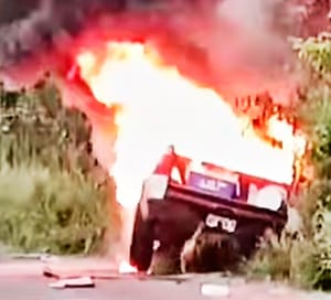 ¡SE CHAMUSCÓ EN LA CARRETERA!