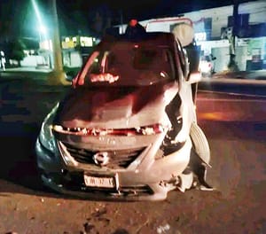 ¡CONDUCTOR BORRACHÍN DESBARATA SU COCHE EN LA CARRETERA!