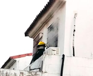 ¡SE INCENDIA CASA EN GEO LOS PINOS 1!