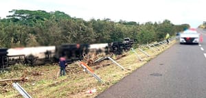 ¡TRACTOCAMIÓN CISTERNA CARGADO CON GAS VOLCÓ EN LA AUTOPISTA!