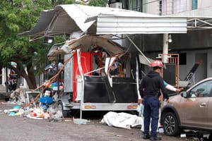 ¡EXPLOTÓ ‘LA NEGRITA’! - EL PUESTO DE COMIDA     SE HIZO PEDAZOS POR UNA FUGA DE GAS