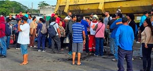 ¡QUE TRAGEDIA! - VIERNES ROJO *El autobús se impactó contra un tractocamión en la autopista Veracruz-Cardel