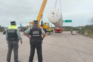 ¡SE DESPRENDIÓ “SALCHICHA” DE TRACTOCAMIÓN!