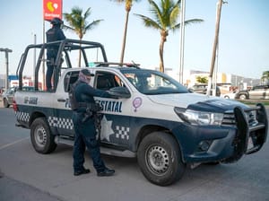 ¡POLICÍAS DE LA SSP ASALTAN A COMERCIANTE DEL MERCADO MALIBRÁN!