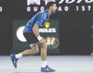 ¡DJOKOVIC REMONTA ANTE ALCARAZ Y AVANZA A SEMIFINAL DEL AO!