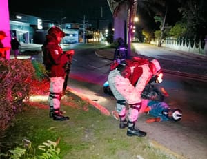 ¡SALE VOLANDO DE LA MOTO EN LA BOTICARIA!