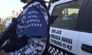 ¡POLICÍAS LE DA UNA “MADRINA” Y DE PILÓN LE ROBAN 3500 PESOS!