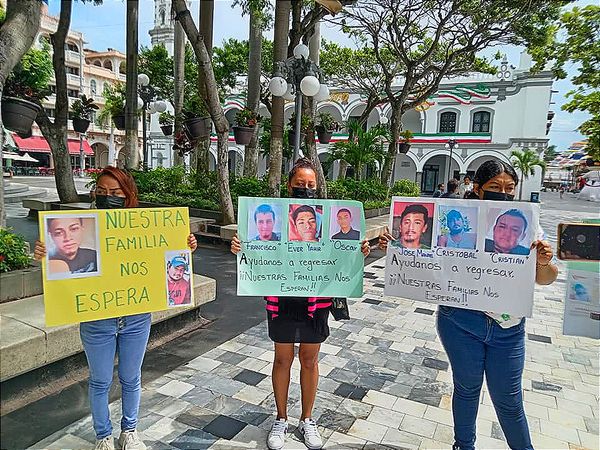 PROTESTAN POR LOS SEIS DESAPARECIDOS EN TRES VALLES!