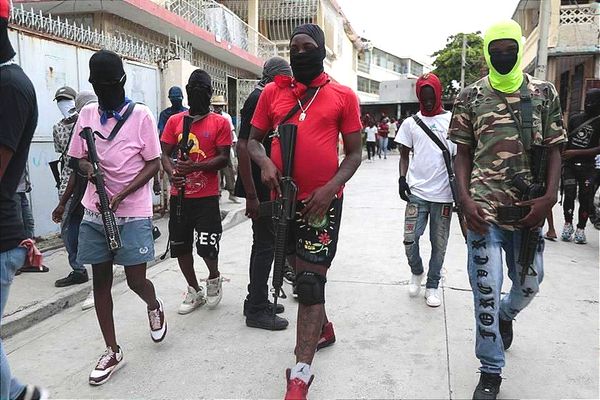 MALANDROS EXIGEN DERROCAR AL GOBIERNO! Protestan en Contra de Gobierno Haitiano