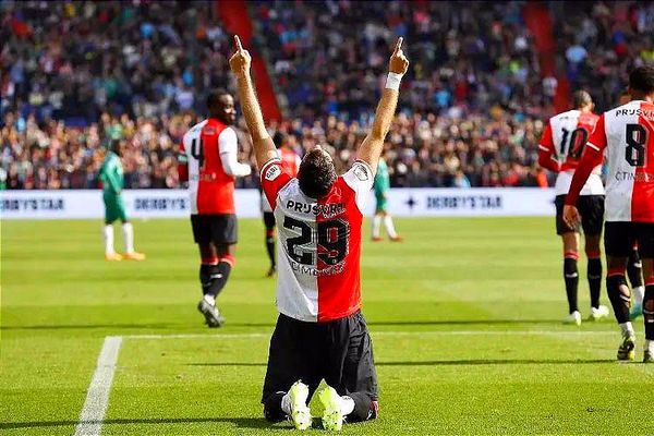 SANTIAGO GIMENEZ SIGUE ANOTANDO CON EL FEYENOOD EN GOLEADA