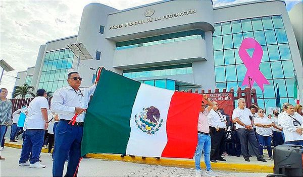 ¡SE VAN A LA HUELGA! -Brazos Caídos en los Juzgados