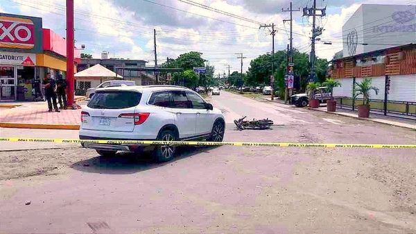 ¡GRAN DESPLIEGUE POLICIAL EN LA COLONIA PROGRESO DE VERACRUZ! -En el Lugar se Halla una Motocicleta Abandonada y una Camioneta Blanca