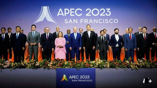 ¡AMLO se toma foto oficial con líderes de la APEC!