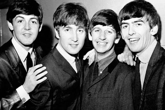 ¡LOS BEATLES SIGUEN SACANDO CANCIONES! ...NOW AND THEN