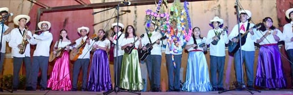 EN ATARAZANAS, MÚSICA, TEATRO, TALLERES Y LA RAMA!