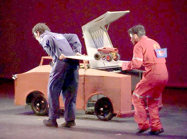 CELEBRAN 32 AÑOS DEL TEATRO DE LA REFORMA, CON EL AUTO-MACETA!