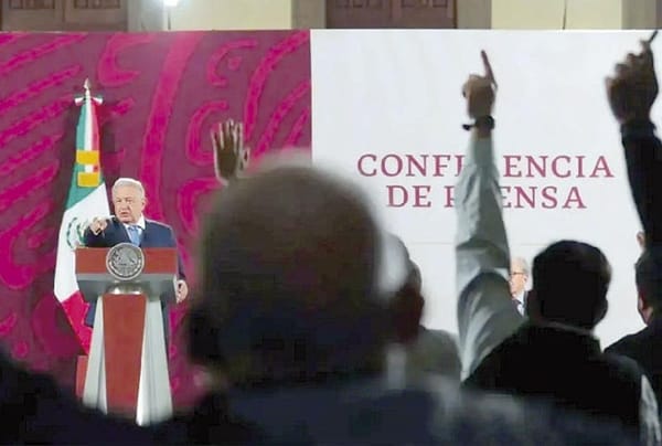 ¡23 PERIODISTAS INICIAN DENUNCIA PENAL CONTRA LÓPEZ OBRADOR!