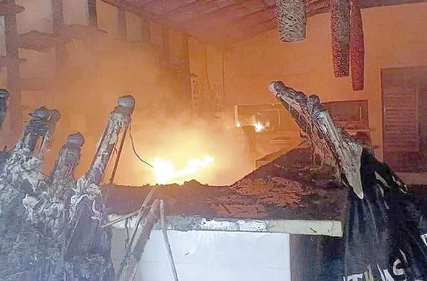 ¡INCENDIAN  RESTAURANTE EN ACAPULCO!