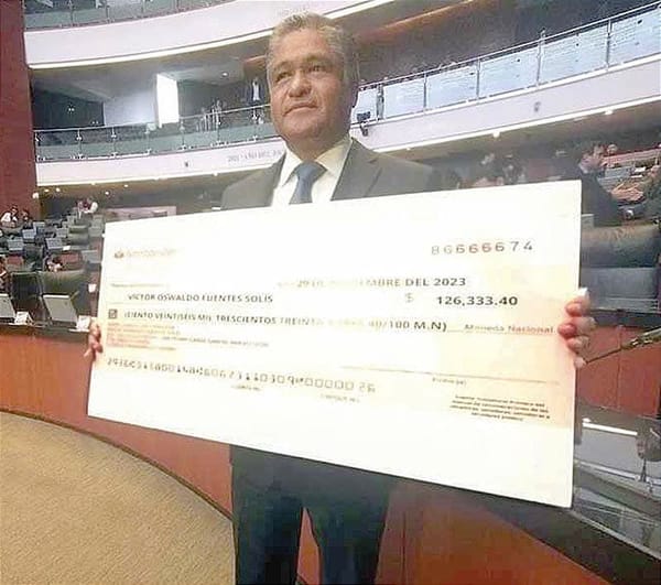 ¡MUESTRA SENADOR CHEQUE DE SALARIO 'POR HACER NADA'!