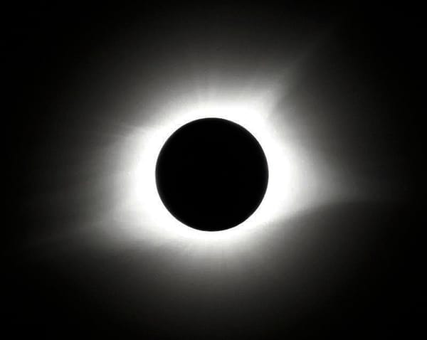 ¡ECLIPSE TOTAL DE SOL! - LUNES 8 DE ABRIL!