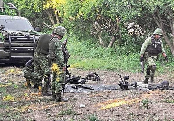 ¡MATAN A 4 MILITARES CON DRONES Y MINAS! - *Al estallar los explosivos, les empezaron a disparar