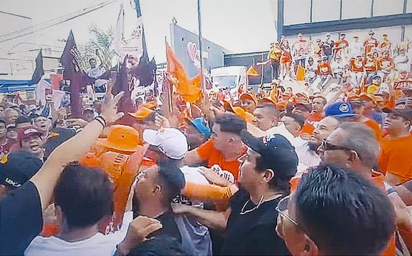 ¡SE DAN CON TODO! - *AFUERA Y ADENTRO *Alcaldía de Tlaquepaque en Pelea